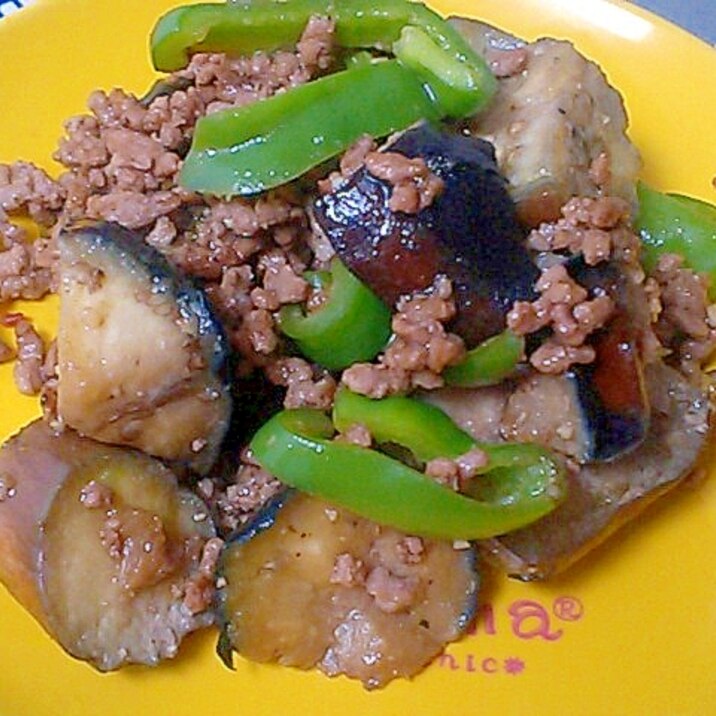 ご飯にかけてどうぞ！茄子とピーマンのひき肉炒め＆丼